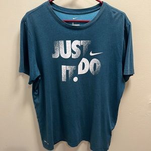 Nike “The Nike Tee” Dri-Fit men’s t-shirt size large